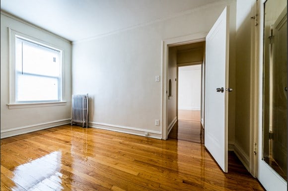 South Shore Apartments for rent in Chicago | 1931 E 71st St Bedroom